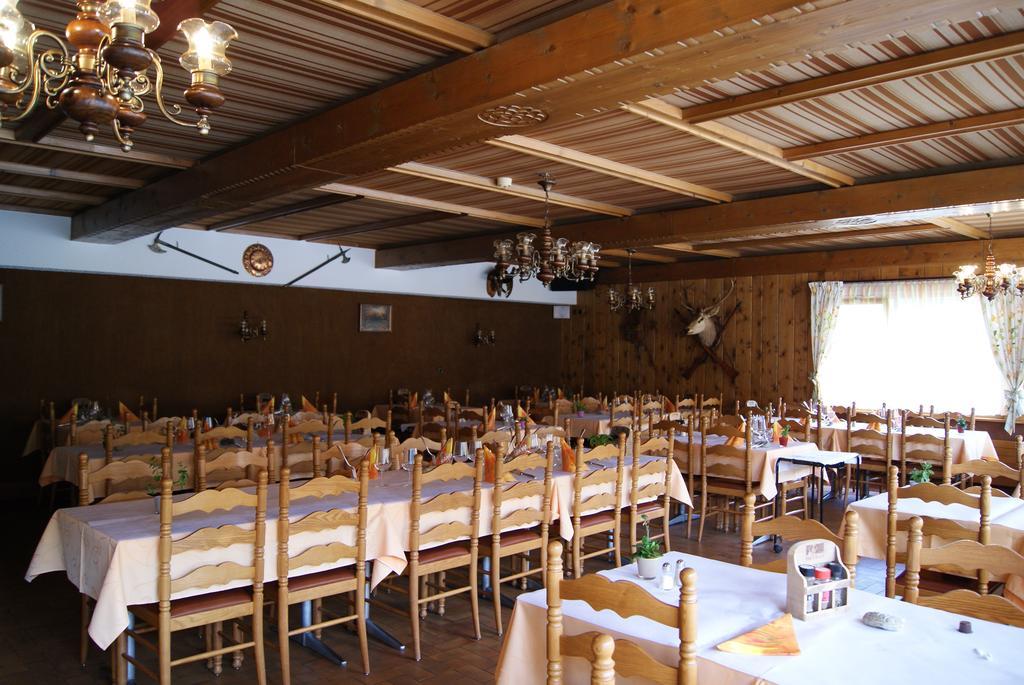 Hotel Restaurant Du Cret บูร์ก-แซ็งต์-ปิแอร์ ภายนอก รูปภาพ