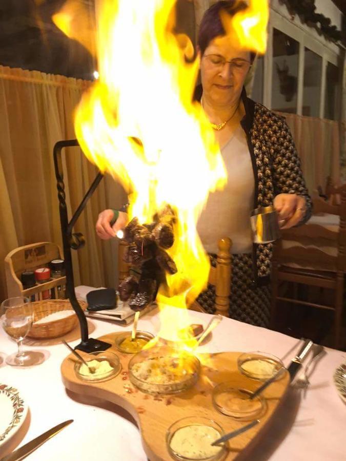 Hotel Restaurant Du Cret บูร์ก-แซ็งต์-ปิแอร์ ภายนอก รูปภาพ